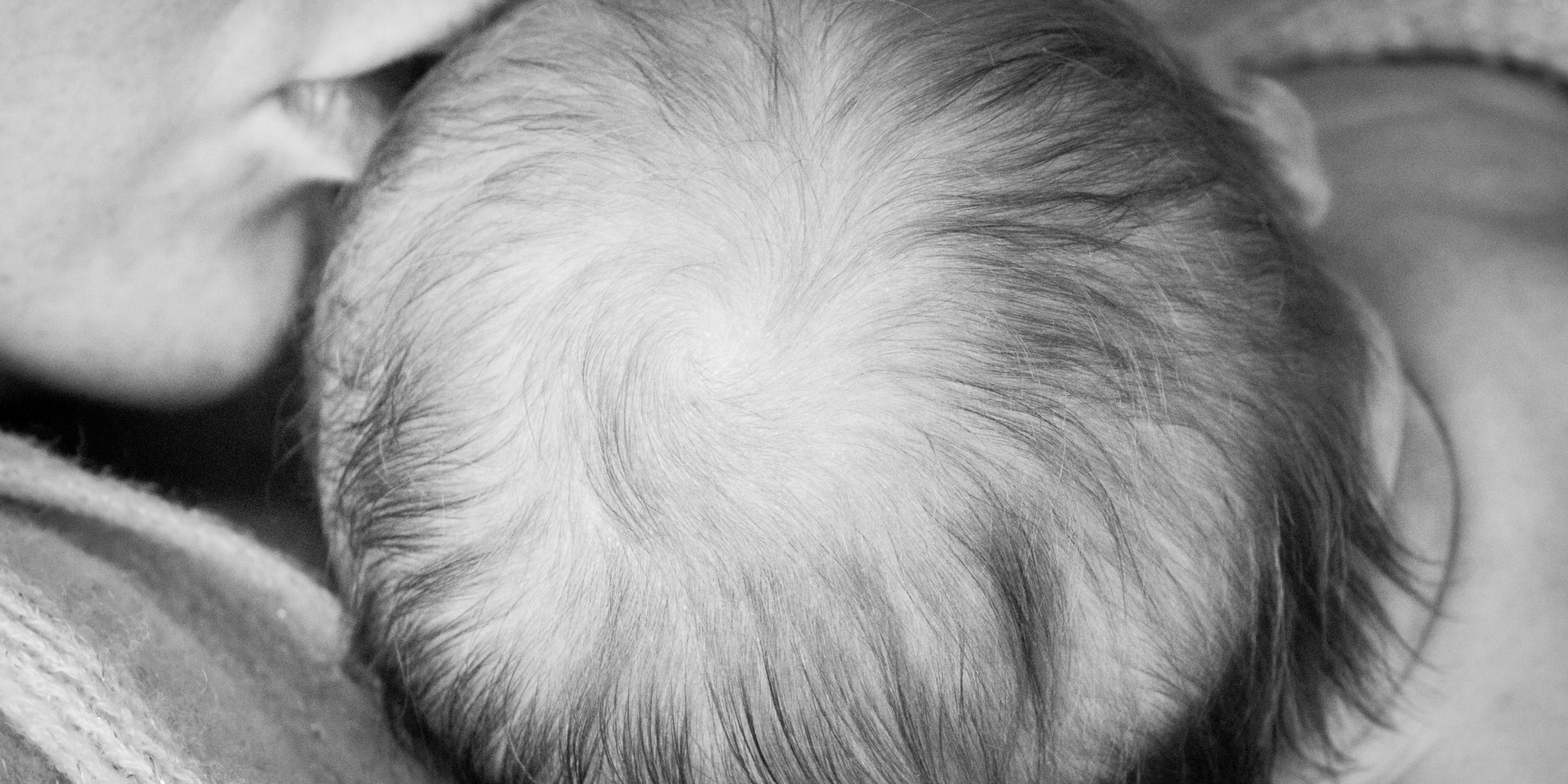 Tout premier souvenir entre maman et bébé souvenir de la naissance à la maternité premier bisou