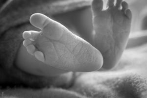 souvenir de la naissance à la maternité, découverte détails des pieds